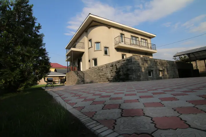 Алматы: Little Castle Kalkaman Guest House