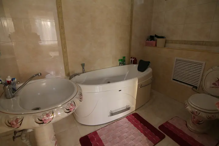 Алматы: Little Castle Kalkaman Guest House