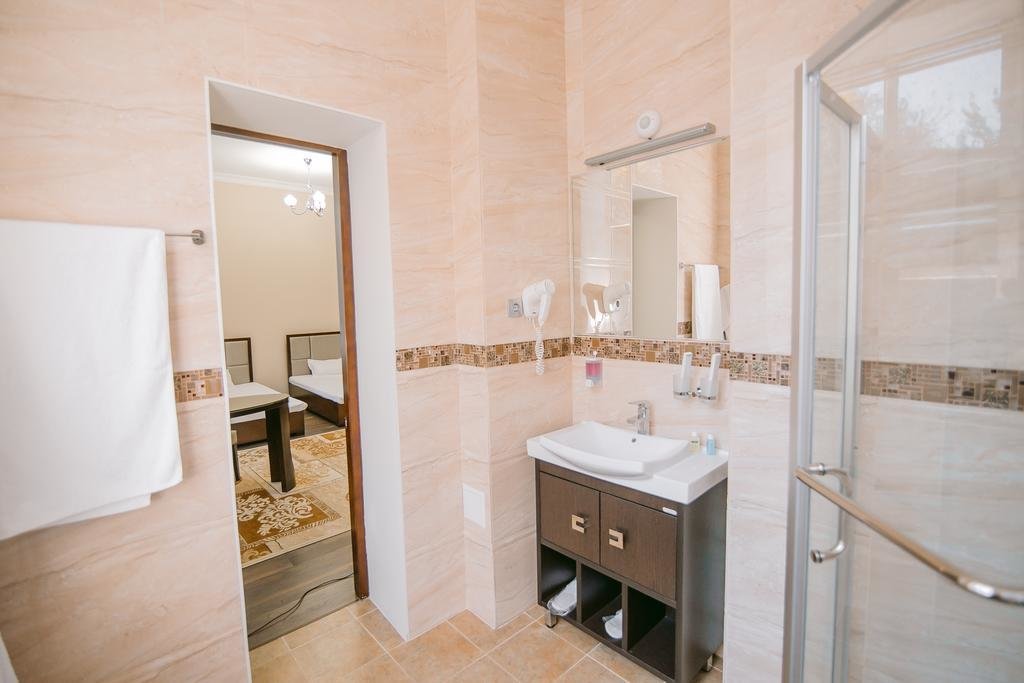 Тараз: Hotel Inju