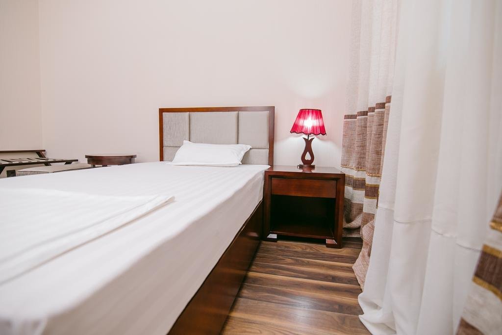 Тараз: Hotel Inju