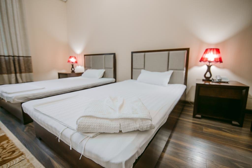 Тараз: Hotel Inju