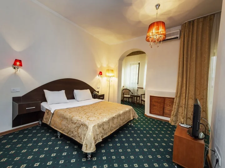 Алматы: Staryij Melnik Hotel