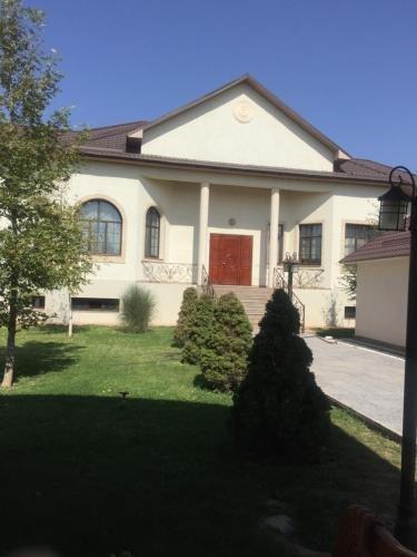 Шымкент: Guesthouse on Qaziyev 121
