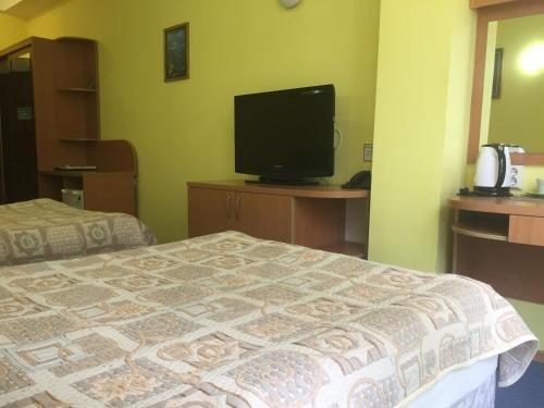 Актау: Three Dolphins Hotel