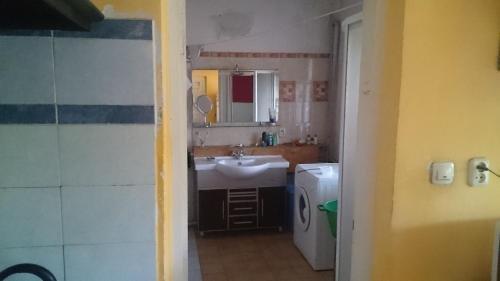 Шымкент: Room on Omishuly 21