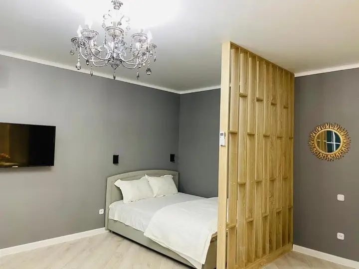 LUX 6 MKR dizajnerskaja komfortnaja studija s panoramnymi dver'mi i bol'shoj lodzhiej — фото 6