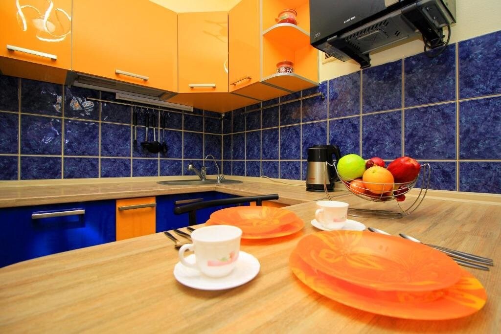 Алматы: Zhibek Zholy 81 Panfilov corner