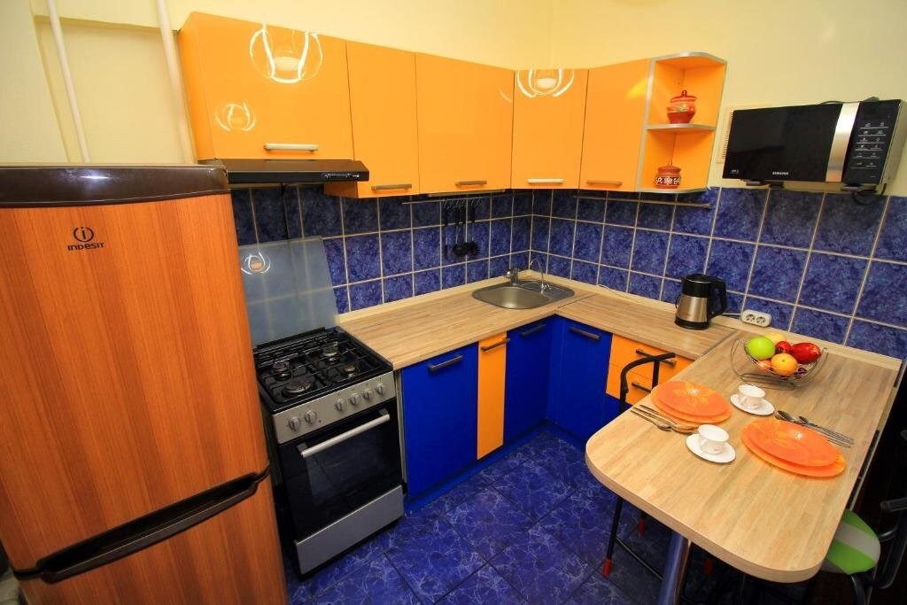 Алматы: Zhibek Zholy 81 Panfilov corner