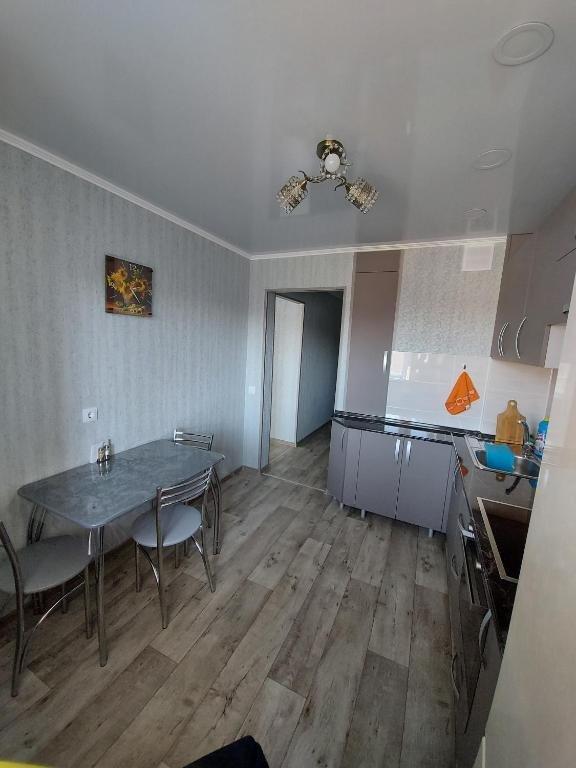 Усть-Каменогорск: Apart on Slavskogo 14