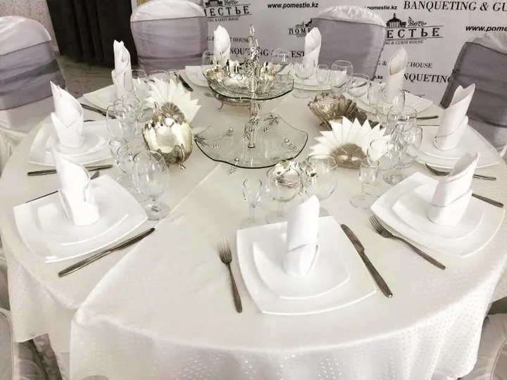 Костанай: Banqueting & Guest House Pomest'e