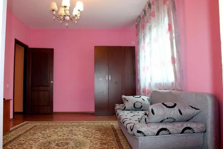 Алматы: Apartments on Momyr 1