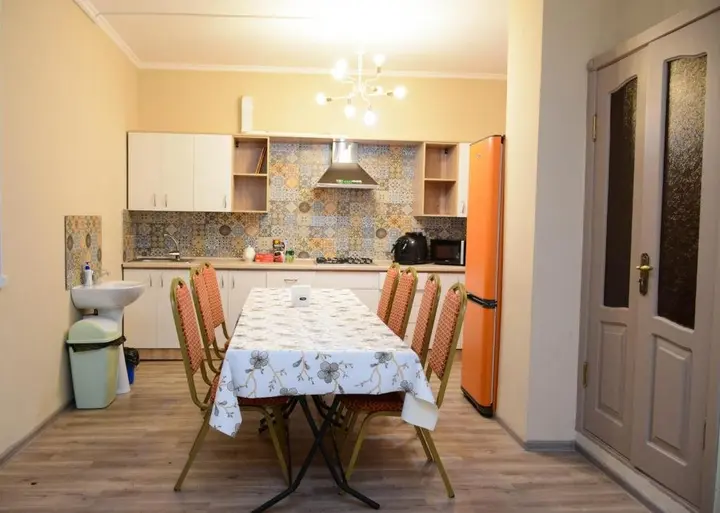 Алматы: 5 Rooms Hostel Almaty