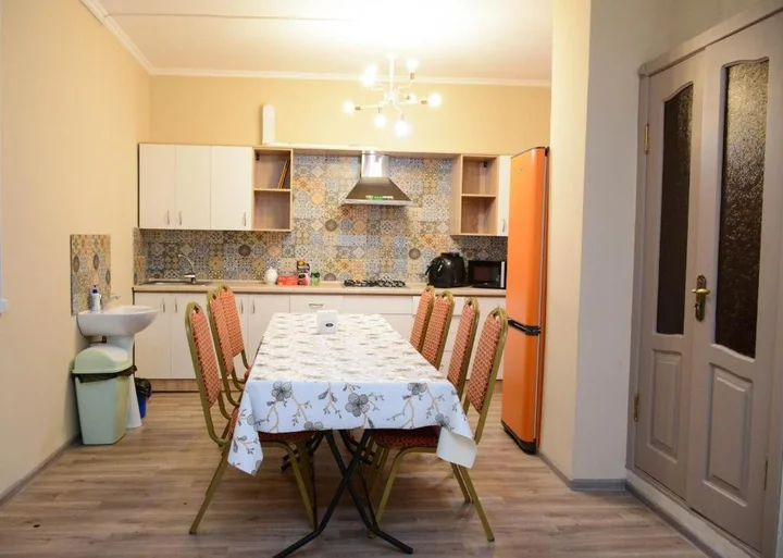 Алматы: 5 Rooms Hostel Almaty