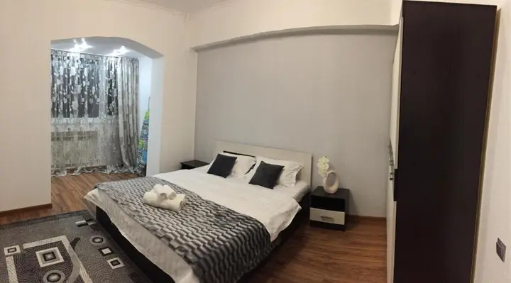 Алматы: Apartment on Makataeva 73