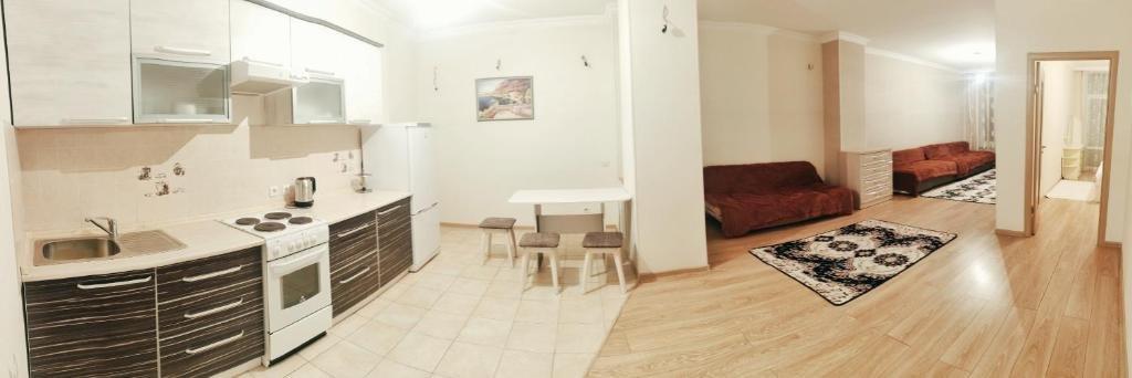 Астана: 2-room apartment on Saryarka Avenue, 1A