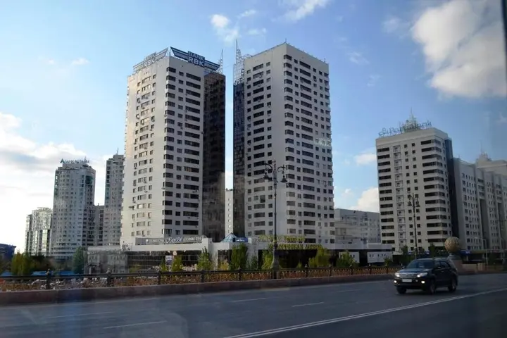 Астана: 2-room apartment on Saryarka Avenue, 1A