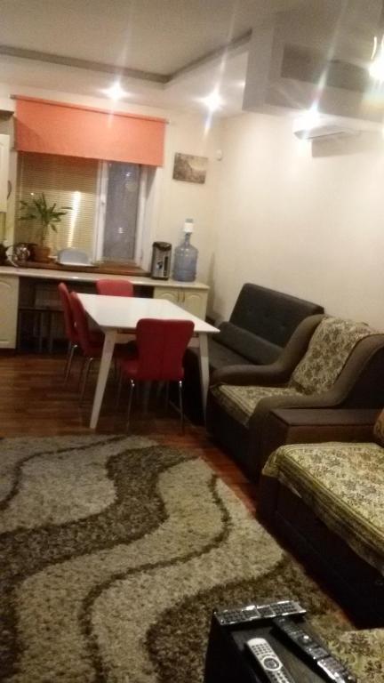 Алматы: Vacation Home on Kyrgyzskaya 14