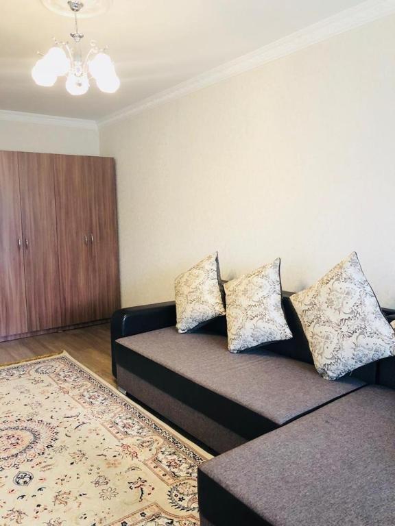 Алматы: Apartment on Navoi 210