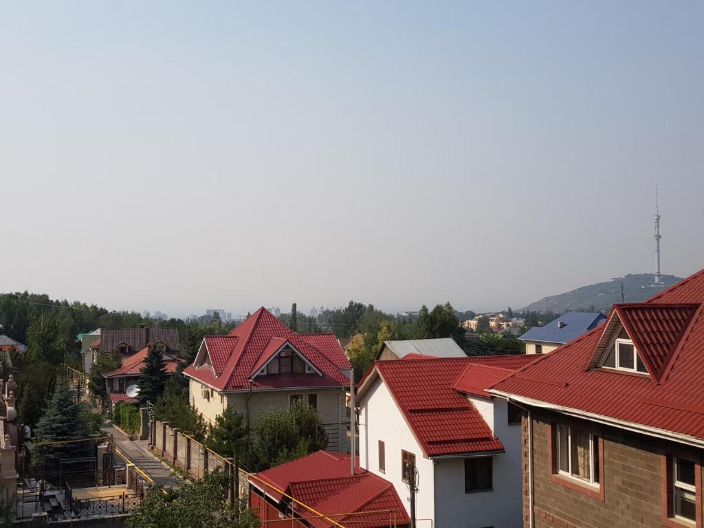 Алматы: Mountain and city view house