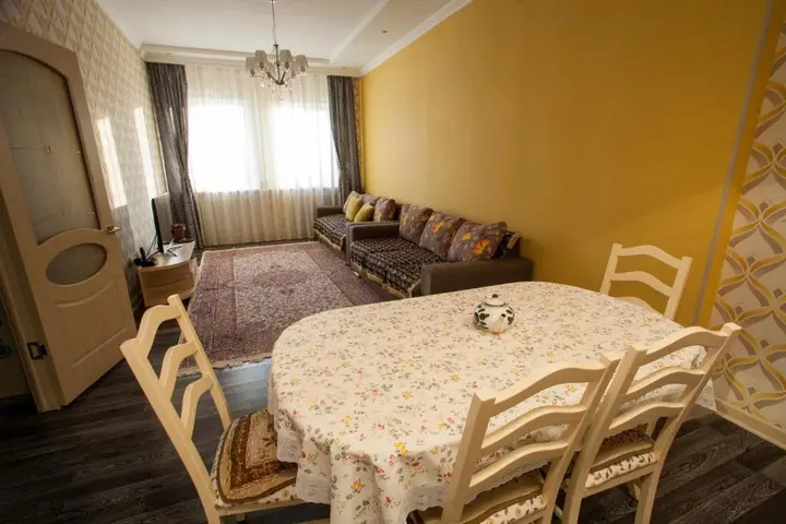 Алматы: Apartment On Navoi 208\56