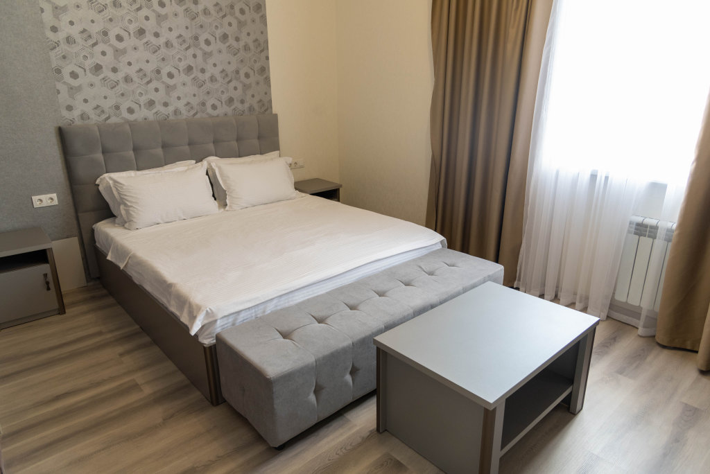 Шымкент: Dora Hotel