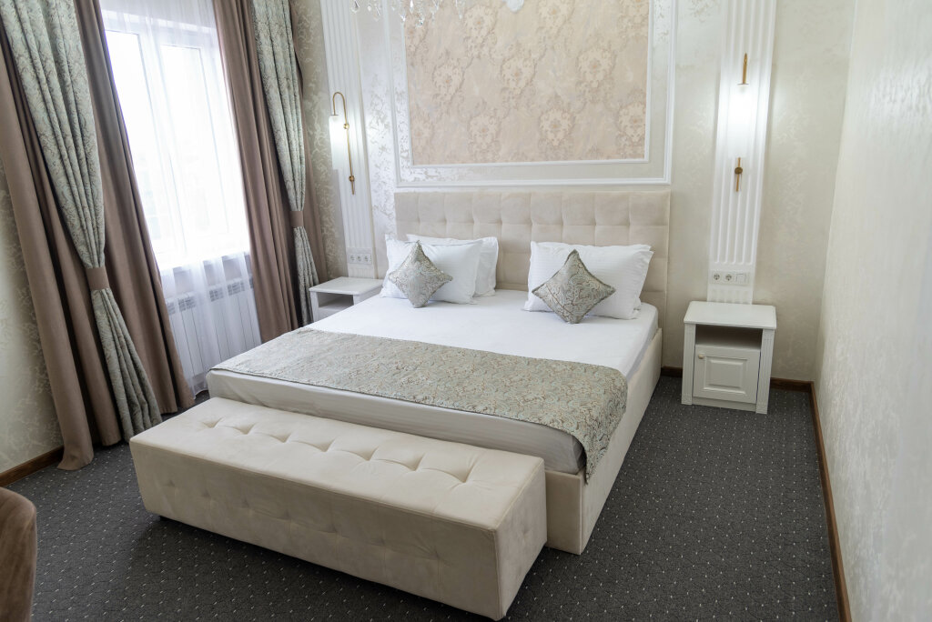 Шымкент: Dora Hotel