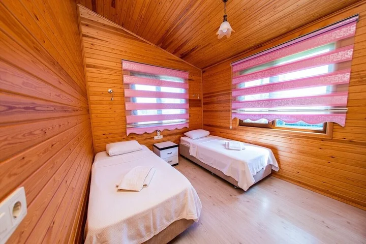 Чиралы: Ikiz Villas