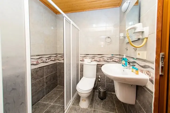 Чиралы: Ikiz Villas