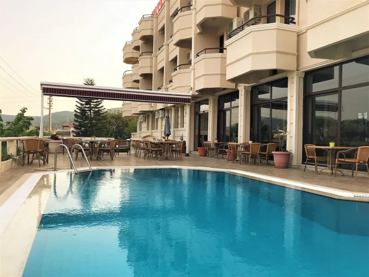 Чешме: Lord Hotel
