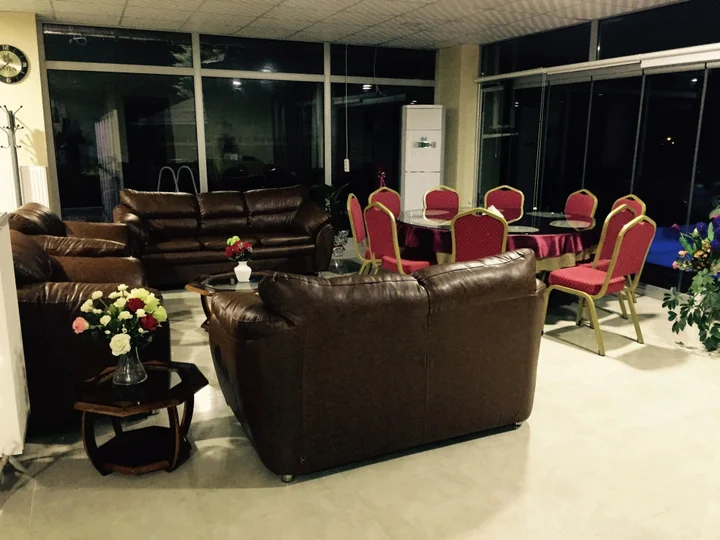Тосия: Miray Otel