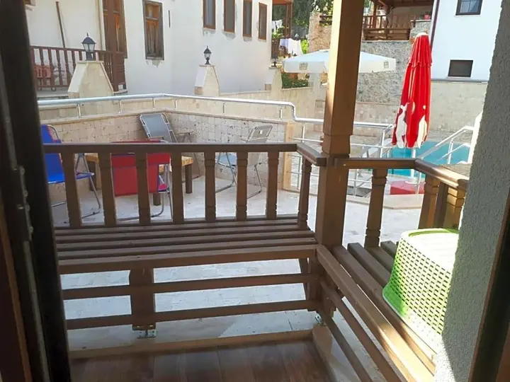 Акьяка: Can Apart
