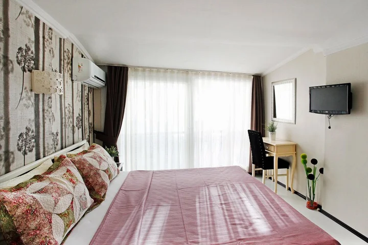 Стамбул: The House Next To