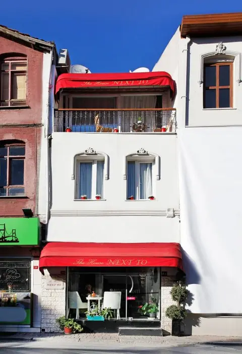 Стамбул: The House Next To