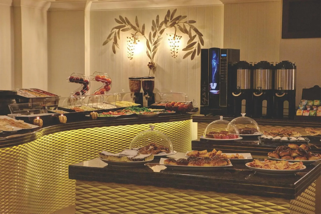 Измир: Susuzlu Atlantis Hotel
