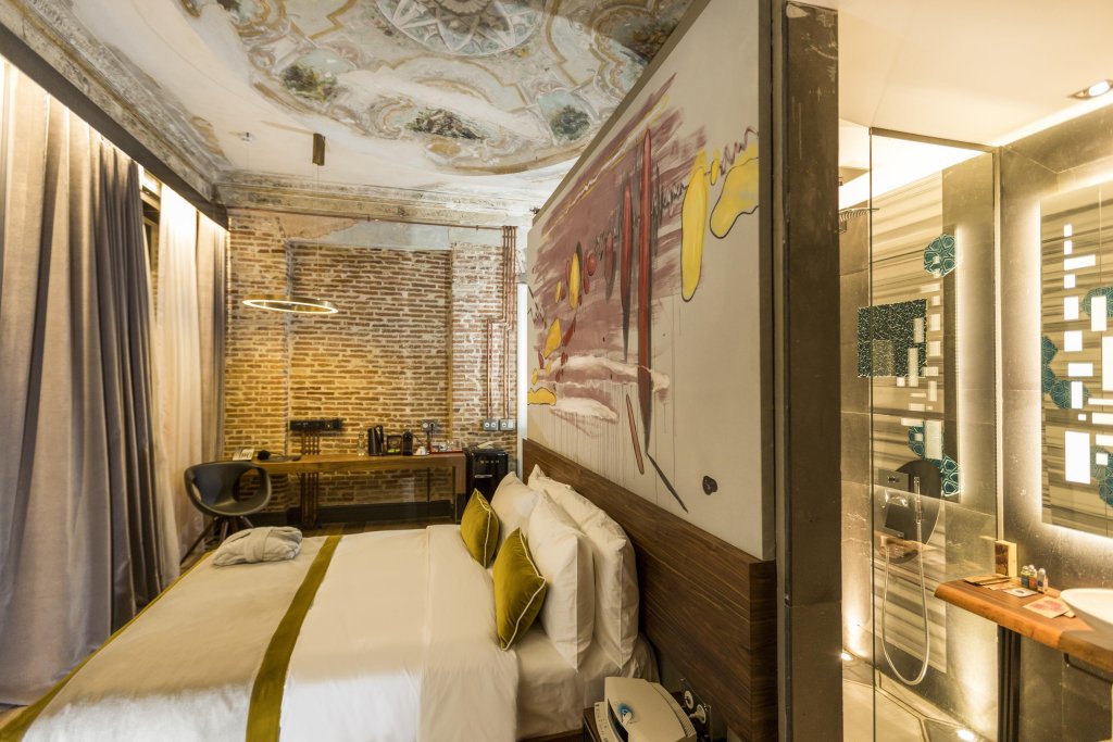 Стамбул: The Public Hotel
