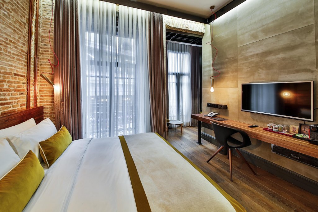 Стамбул: The Public Hotel