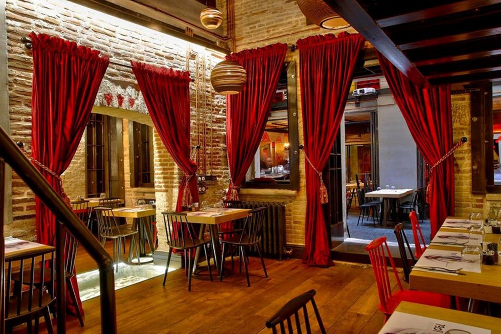 Стамбул: The Public Hotel