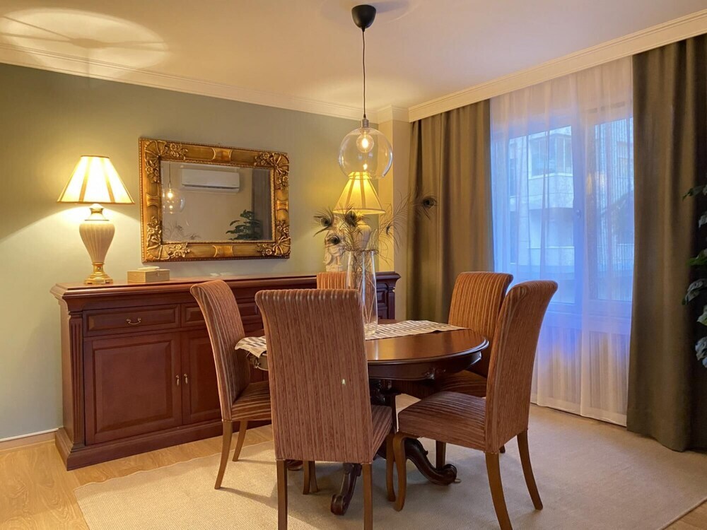 Стамбул: Missafir Stunning Flat with Terrace in Caddebostan