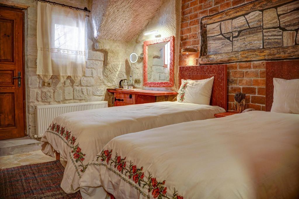 Невшехир: Aşk-ı Nare Cave Hotel Swimming Pool & SPA