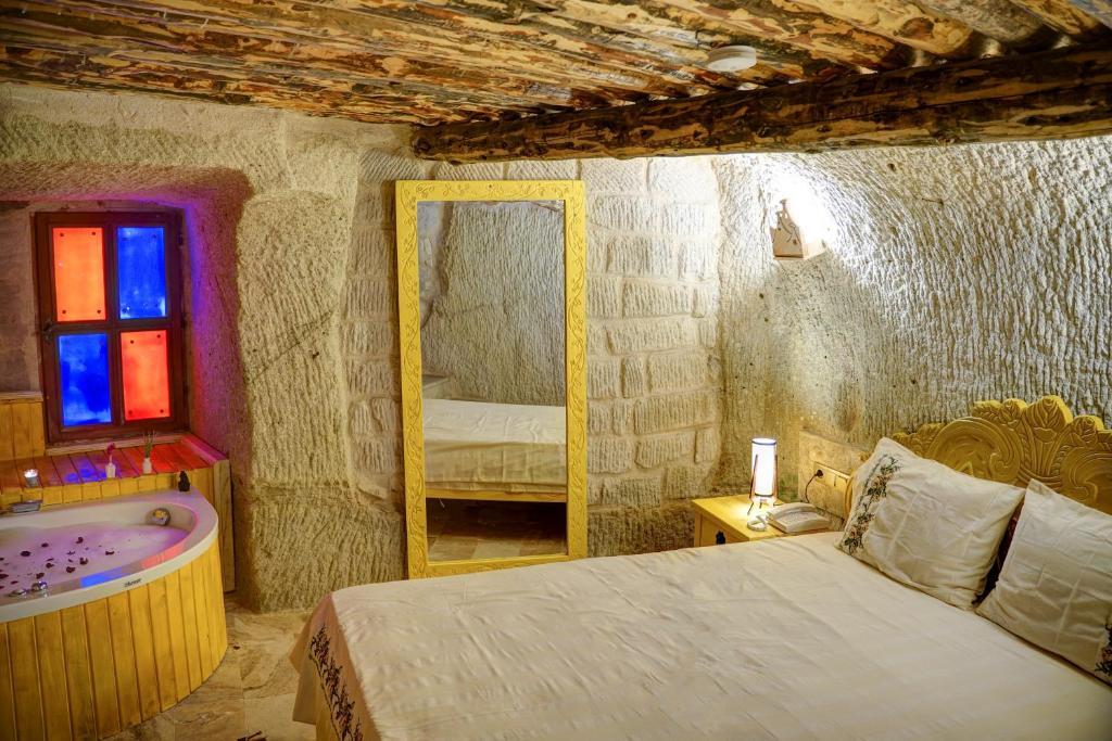 Невшехир: Aşk-ı Nare Cave Hotel Swimming Pool & SPA