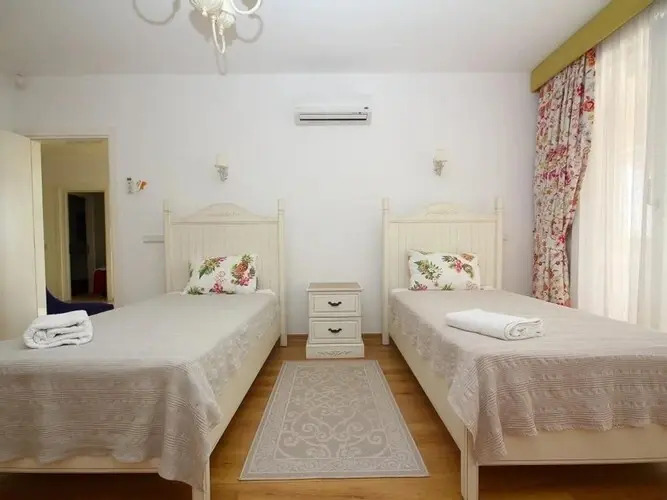 Тургутрейс: Villa Beaton