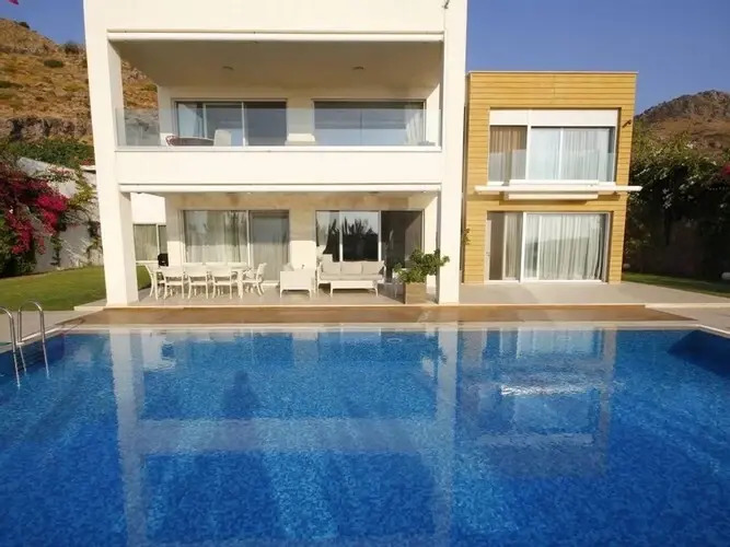 Тургутрейс: Villa Beaton
