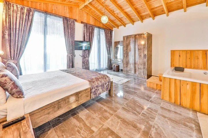 Исламлар: Villa Tas