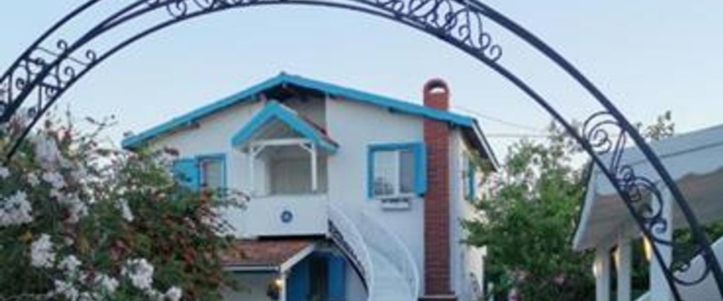 Гунейли: Holifera Otel