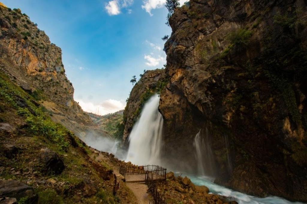 Buyukcakir: Kapuzbaşı Şelalesi Baştürk dinlenme tesisleri