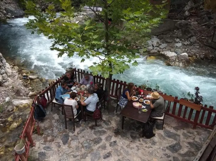 Kapuzbaşı Şelalesi Baştürk dinlenme tesisleri — фото 3