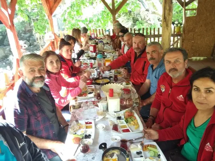 Kapuzbaşı Şelalesi Baştürk dinlenme tesisleri — фото 1