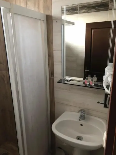 Зара: Gulistan Hotel