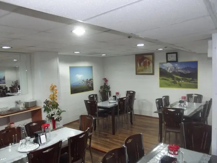 Зара: Gulistan Hotel