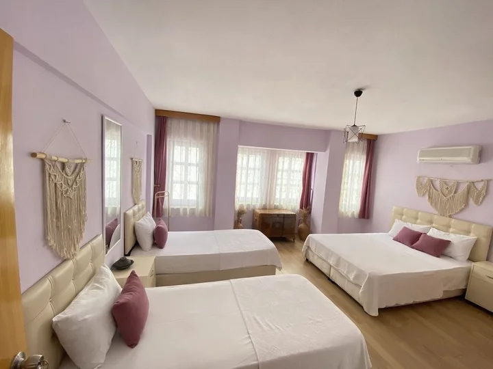 Бозджаада: Eylem Dinlenti Evi